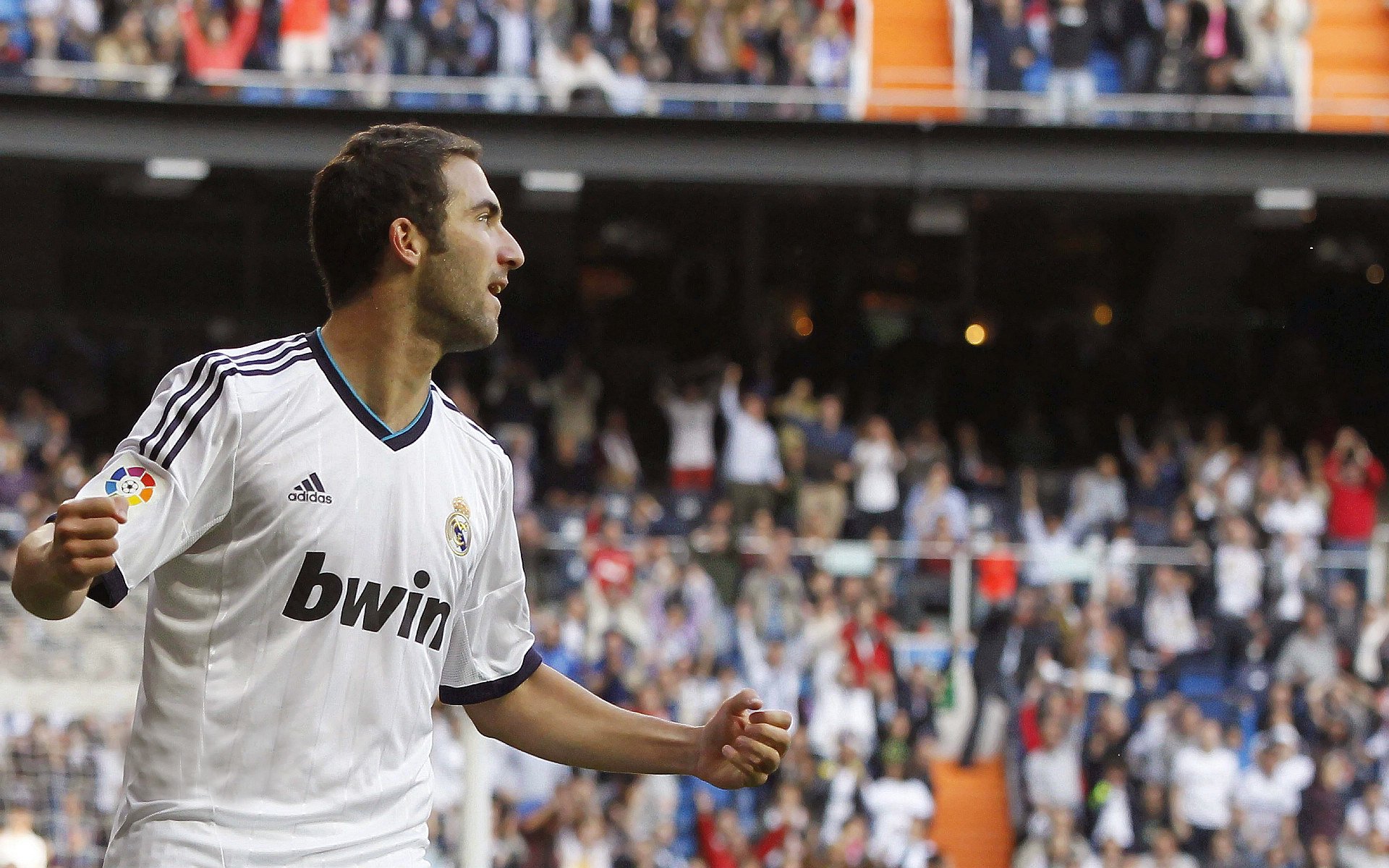 曼城强势进攻4-1大胜多特,继续保持欧冠小组赛全胜纪录,曼城4-2多特晋级欧冠4强