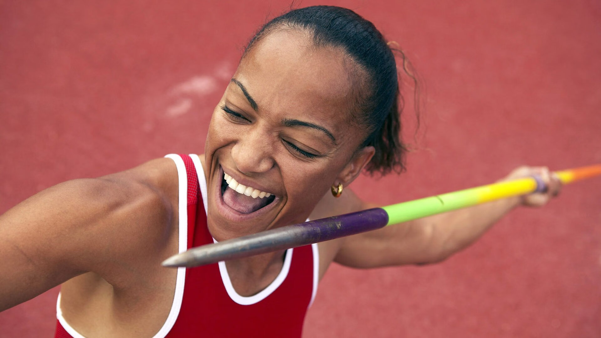 主教练在训练中重点布置角球战术提升定位球得分效率,足球角球球员站位